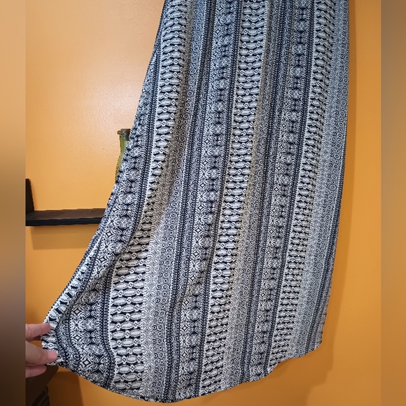 Christopher and Banks White and Black Long A Line Skirt Size S - Picture 3 of 9